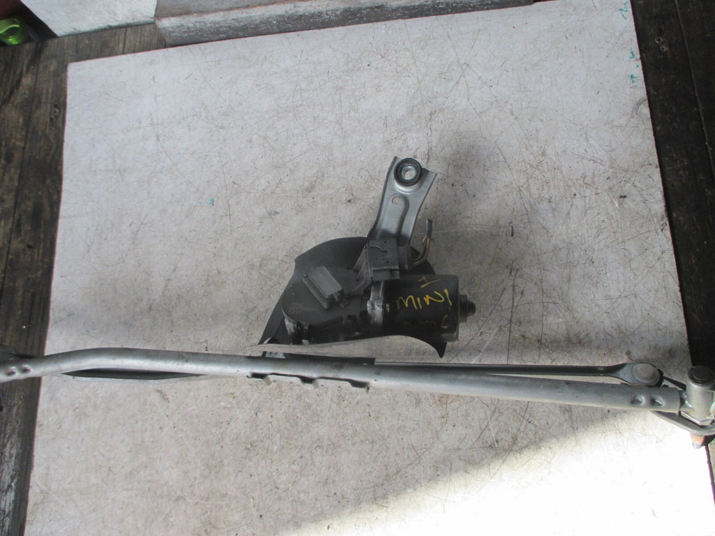 BMW MINI ONE R50 2005 FRONT WINDSCREEN WIPER MOTOR