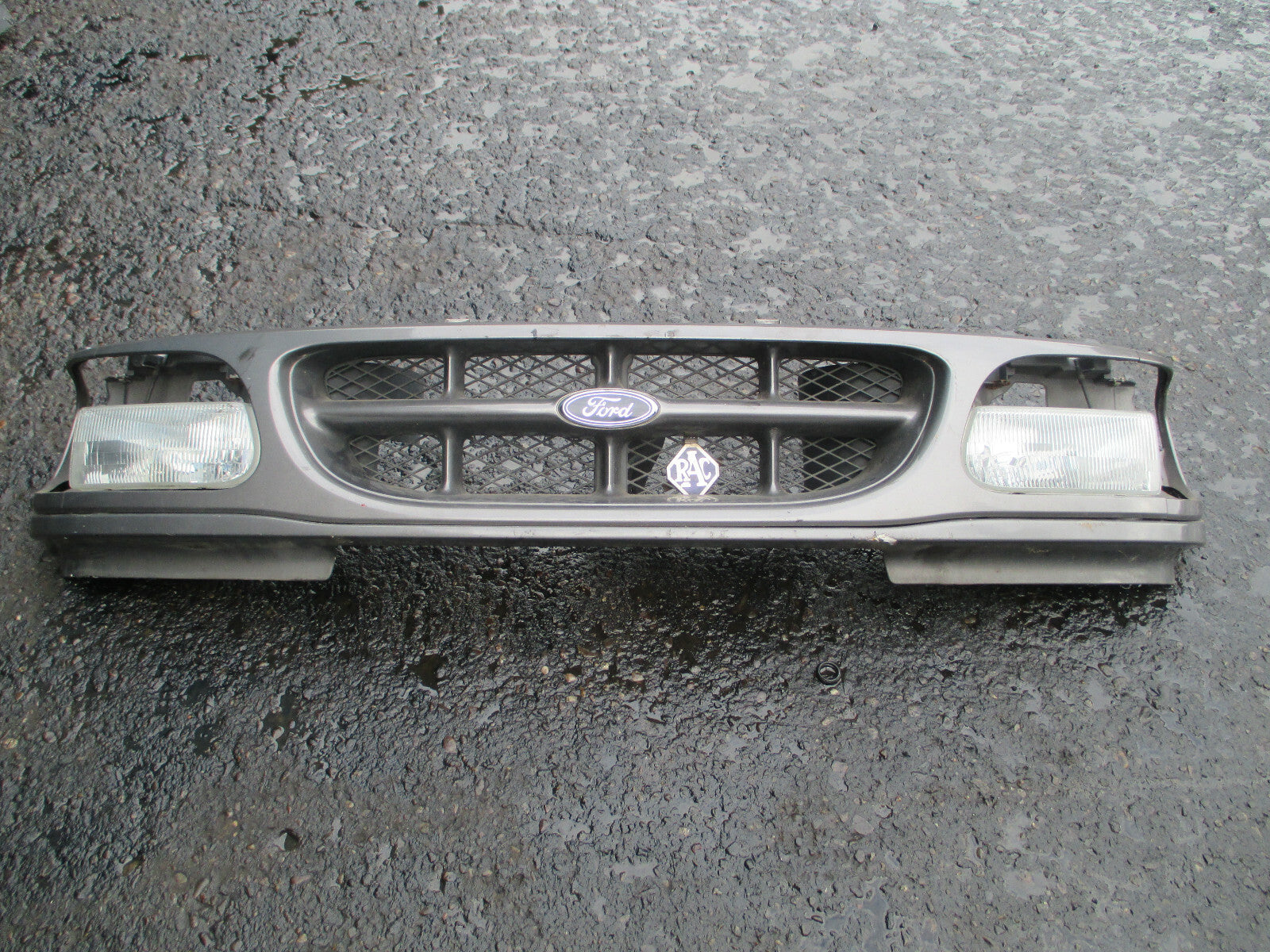 FORD EXPLORER V8 2000 4.0 PETROL FRONT COMPLETE UPPER BUMPER RADIATOR GRILL