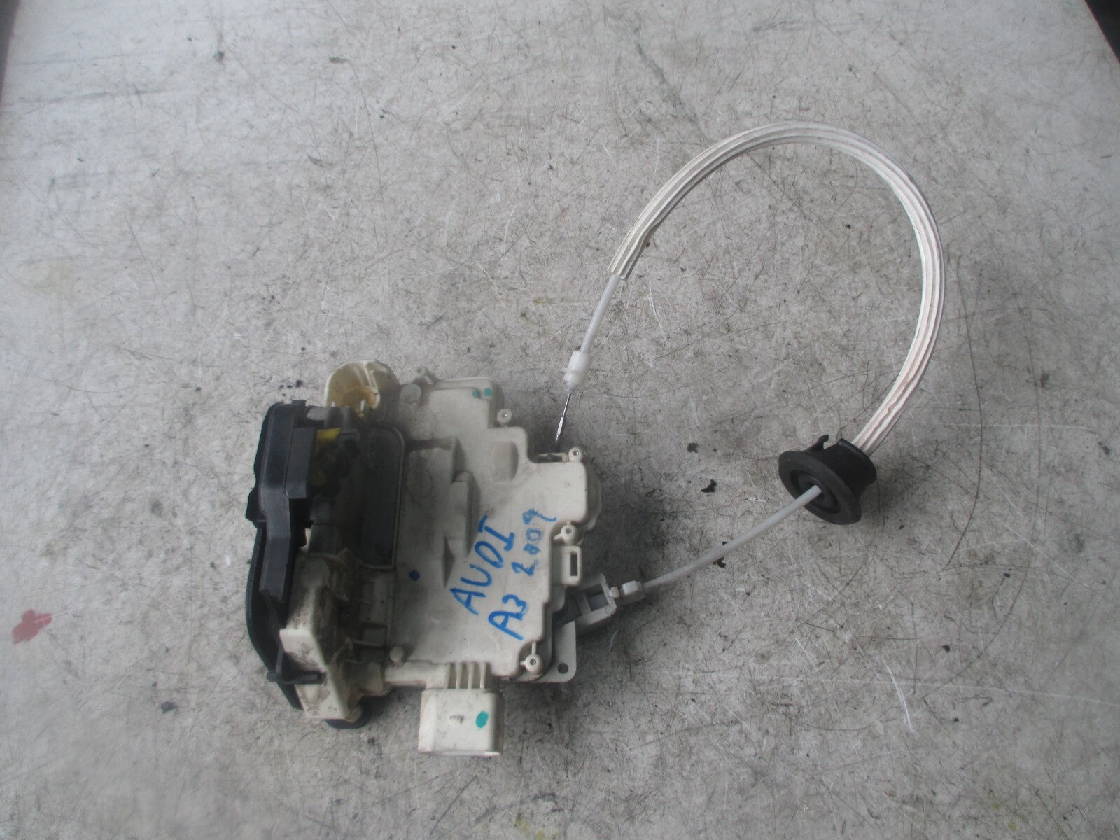 2009 AUDI A3 8P FRONT PASSENGER SIDE DOOR LOCK 3DOOR