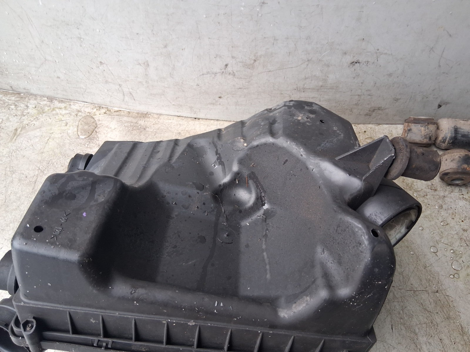2006 VAUXHALL ASTRA H AIR FILTER HOUSING BOX 24437915