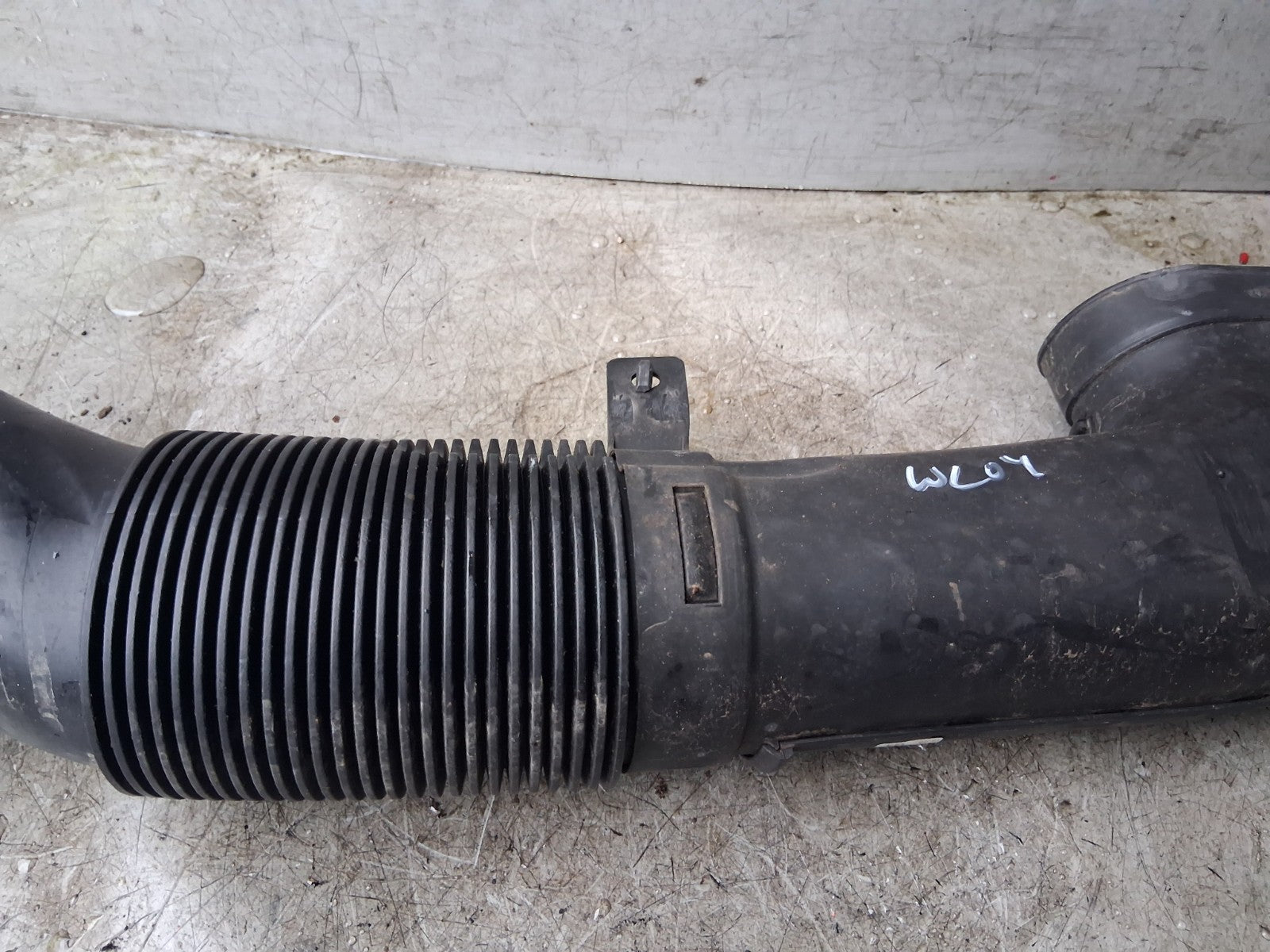 2009 MERCEDES BENZ C CLASS W204 AIR INTAKE DUCT HOSE PIPE A6510903437