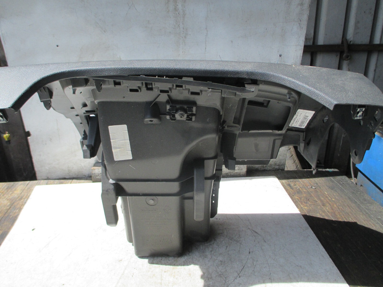 RENAULT CLIO MK4 INTERIOR STORAGE COMPARTMENT GLOVEBOX 681087136R