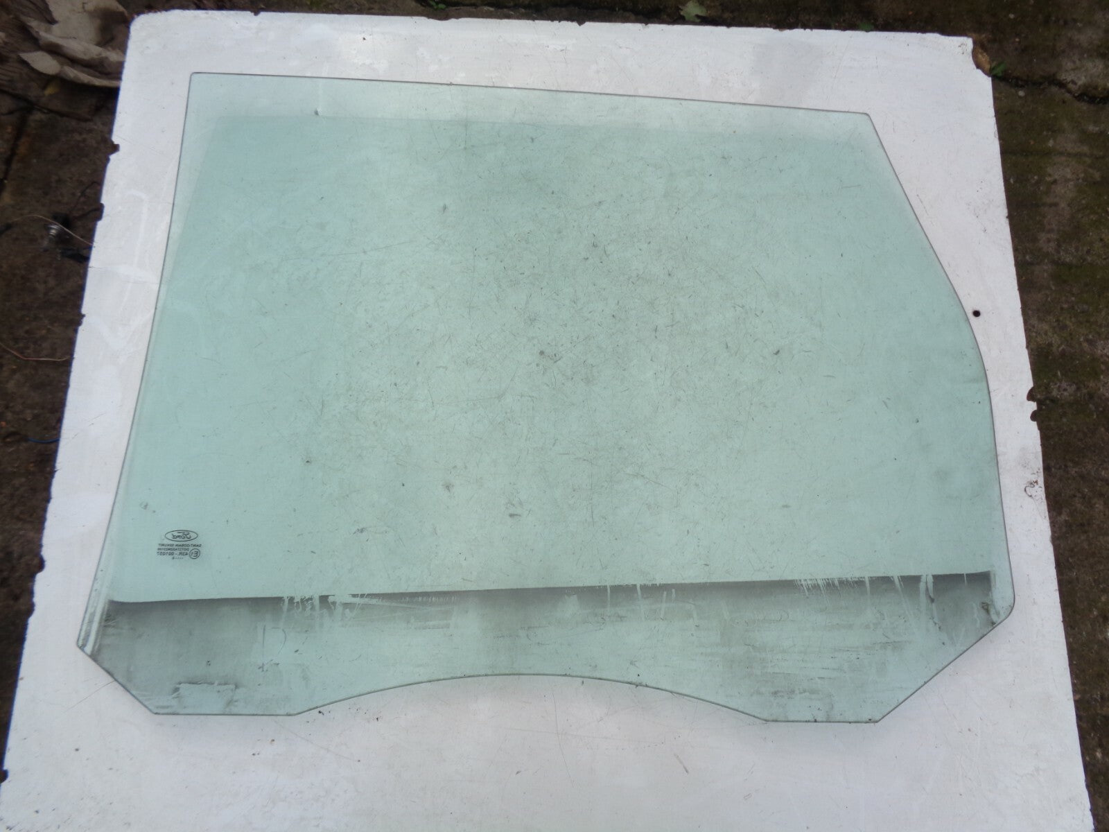FORD FOCUS MK2 2006 OSR DRIVER SIDE REAR WINDOW GLASS E143R001057