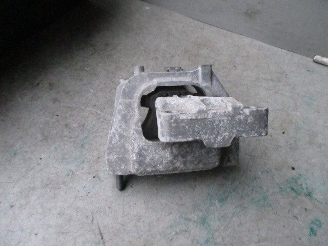 2013 VW GOLF MK7 1.6 DIESEL DRIVER SIDE ENGINE MOUNT 5WA199262D