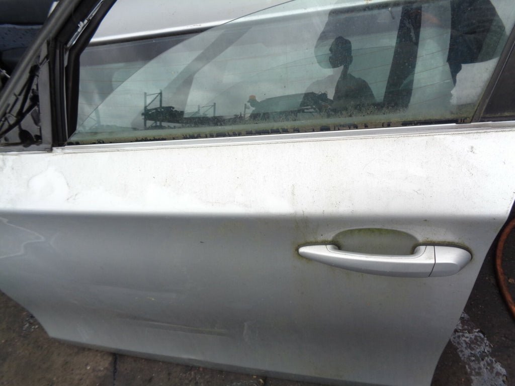BMW 1 SERIES E87 5 DOOR PASSENGER SIDE FRONT COMPLETE DOOR SILVER