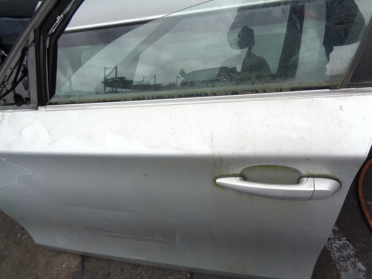 BMW 1 SERIES E87 5 DOOR PASSENGER SIDE FRONT COMPLETE DOOR SILVER