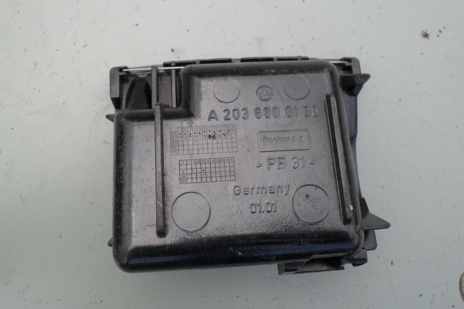 MERCEDES KOMPRESSOR C230 ASH TRAY A2036800130