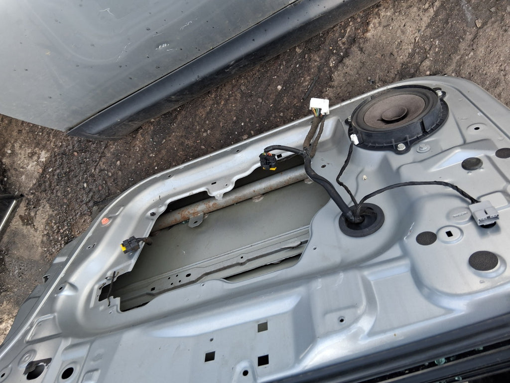NISSAN QASHQAI J10 2011 OSF DRIVER SIDE FRONT DOOR SILVER