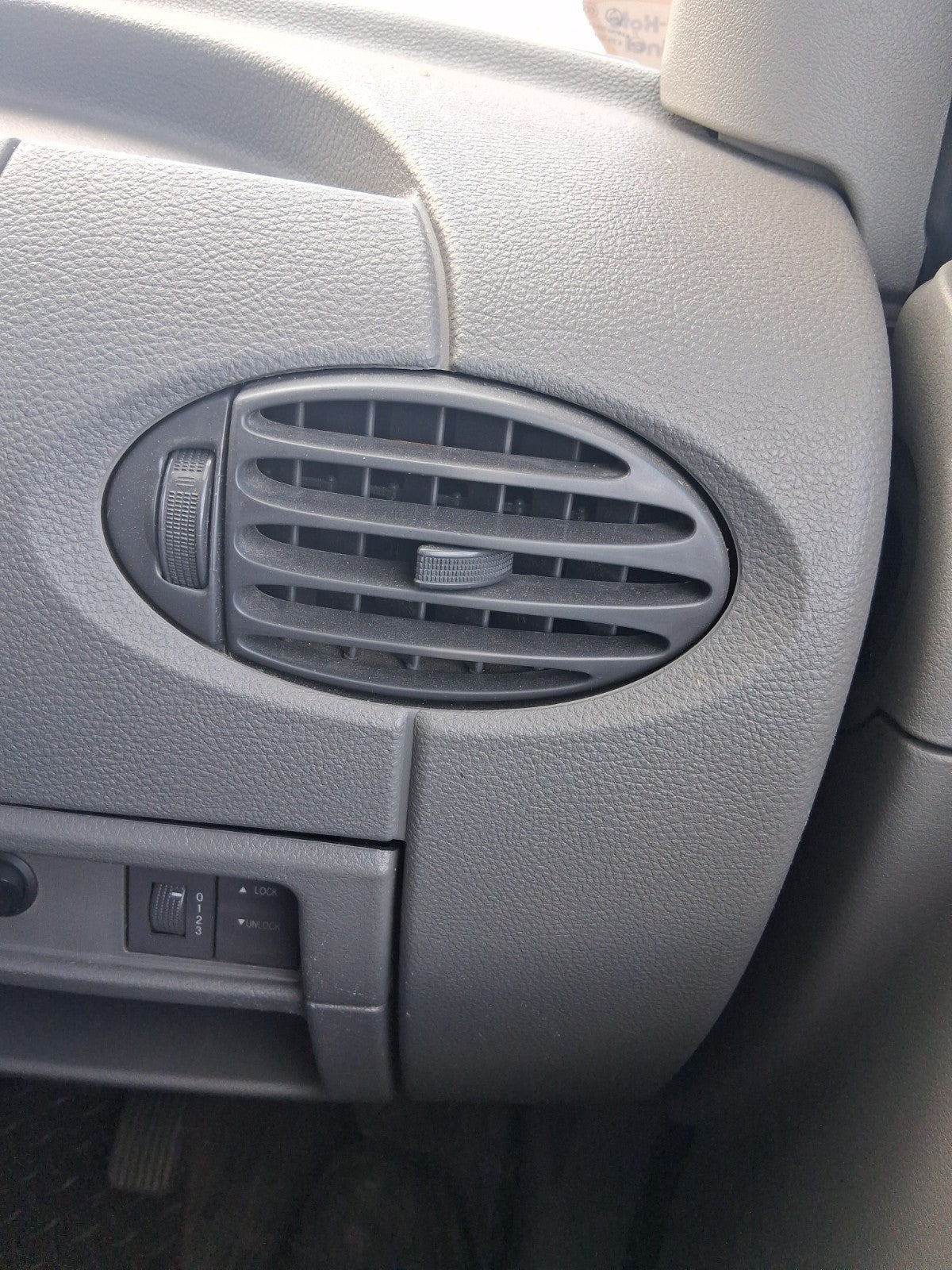 2020 SAIC LDV V80 OSF DRIVER SIDE FRONT RIGHT AIR VENT