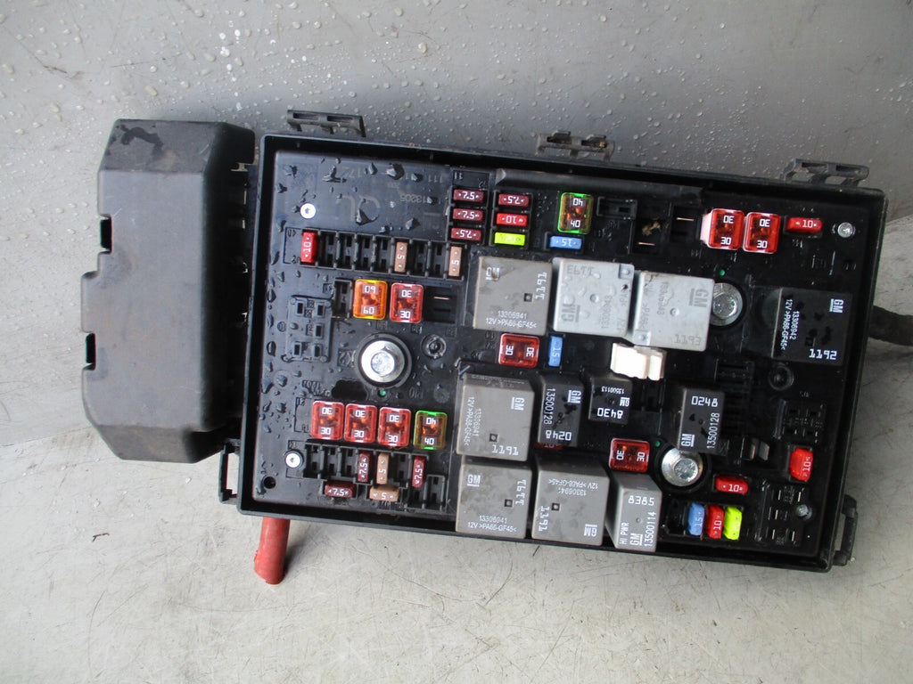 2010 VAUXHALL ASTRA J MK6 1.7 DIESEL FUSE BOX 13313205
