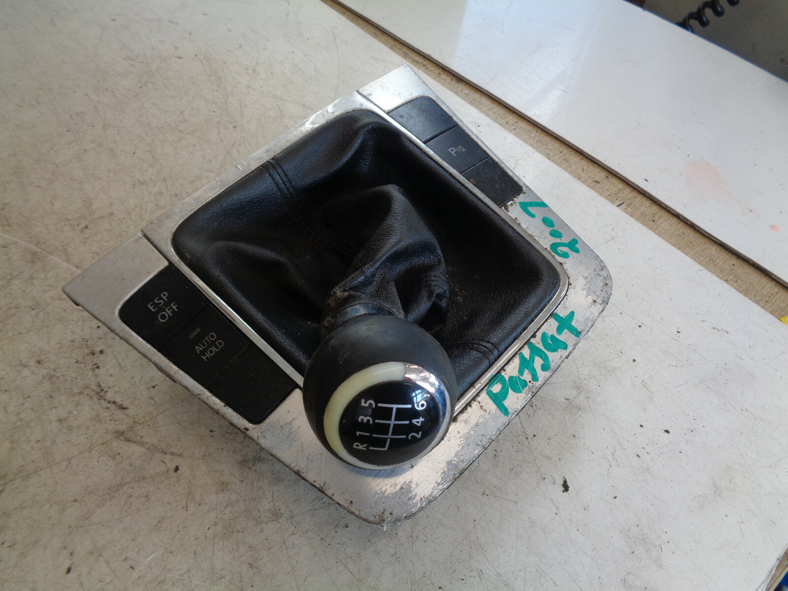 VW VOLKSWAGEN PASSAT B6 2007 GEAR KNOB WITH TRIM 3C0864263A
