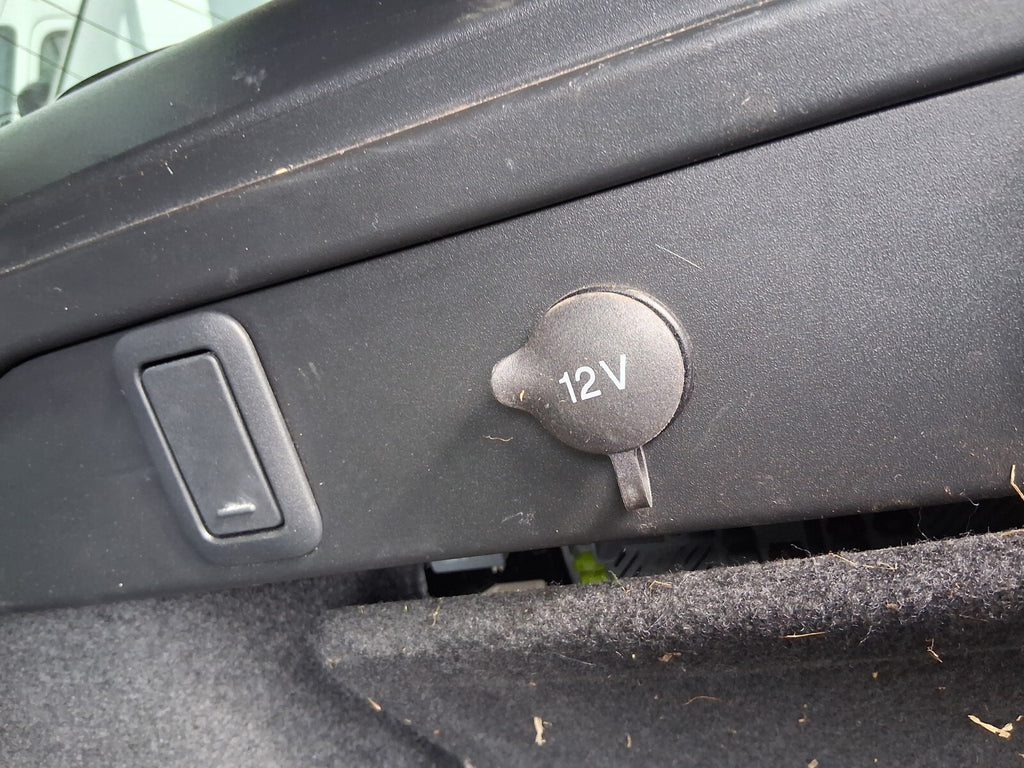 2024 RANGE ROVER VELAR P400e REAR BOOT 12 V SOCKET