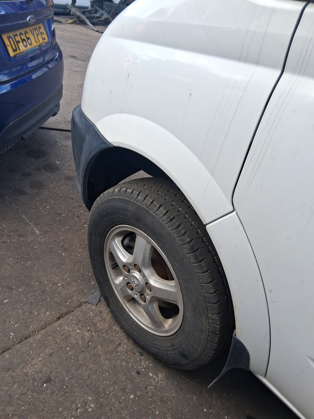 2020 SAIC LDV V80 16 INCH ALLOY WHEEL WITH TYRE 215/75R16