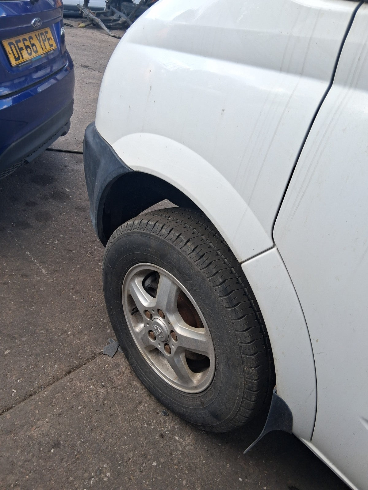 2020 SAIC LDV V80 16 INCH ALLOY WHEEL WITH TYRE 215/75R16