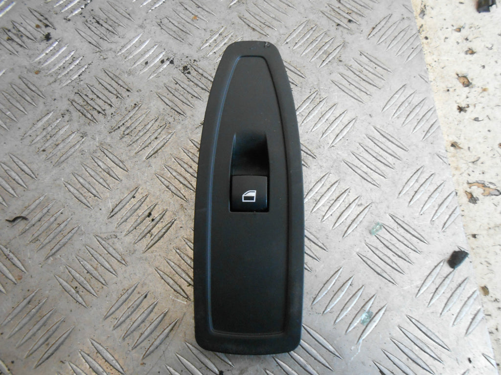 BMW 1 SERIES F20 2016 SINGLE WINDOW SWITCH AND PLASTIC TRIM 9208107-02