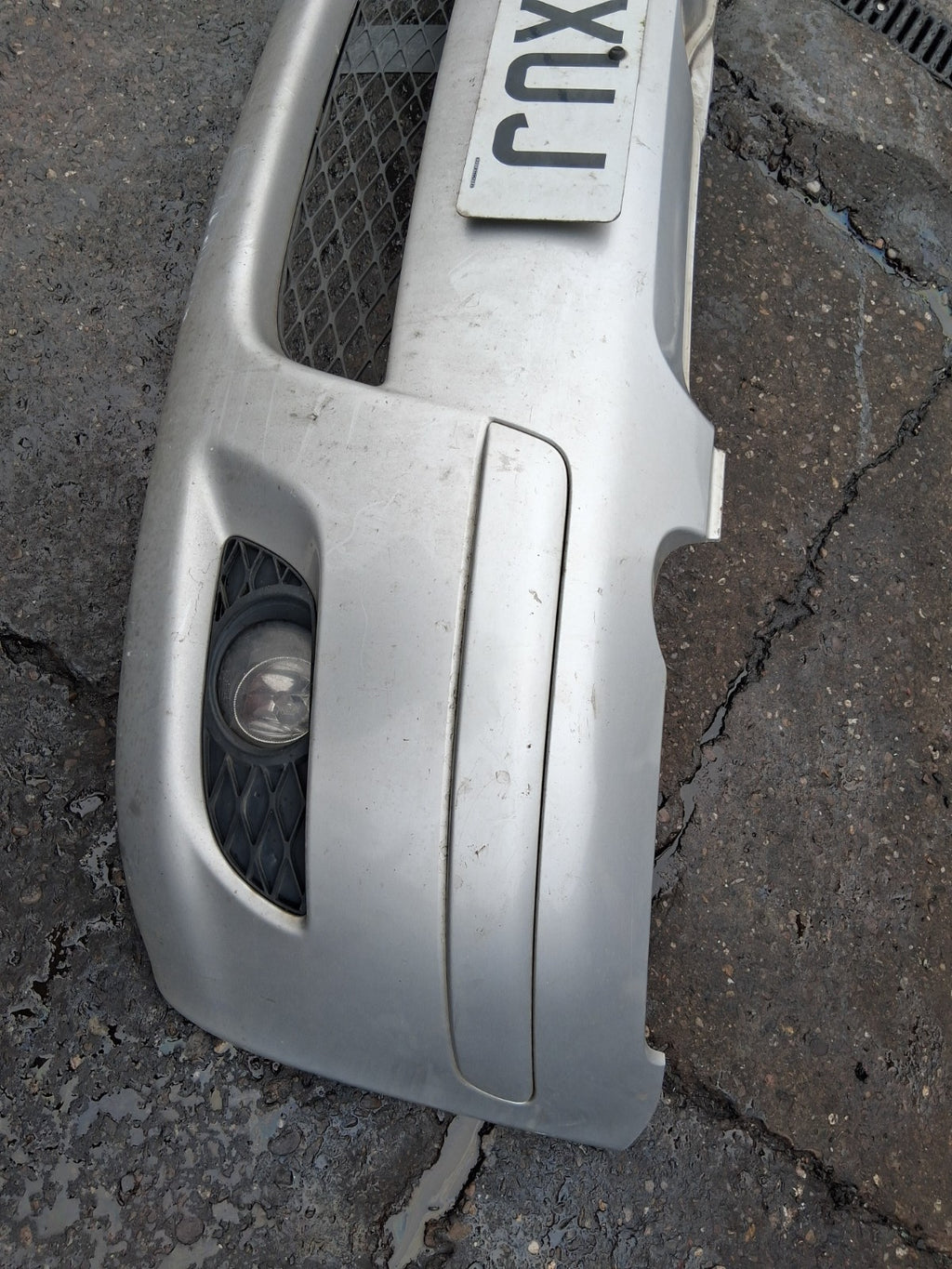 2004 TOYOTA YARIS MK1 COMPLETE FRONT BUMPER FOG LIGHTS GRILL SILVER
