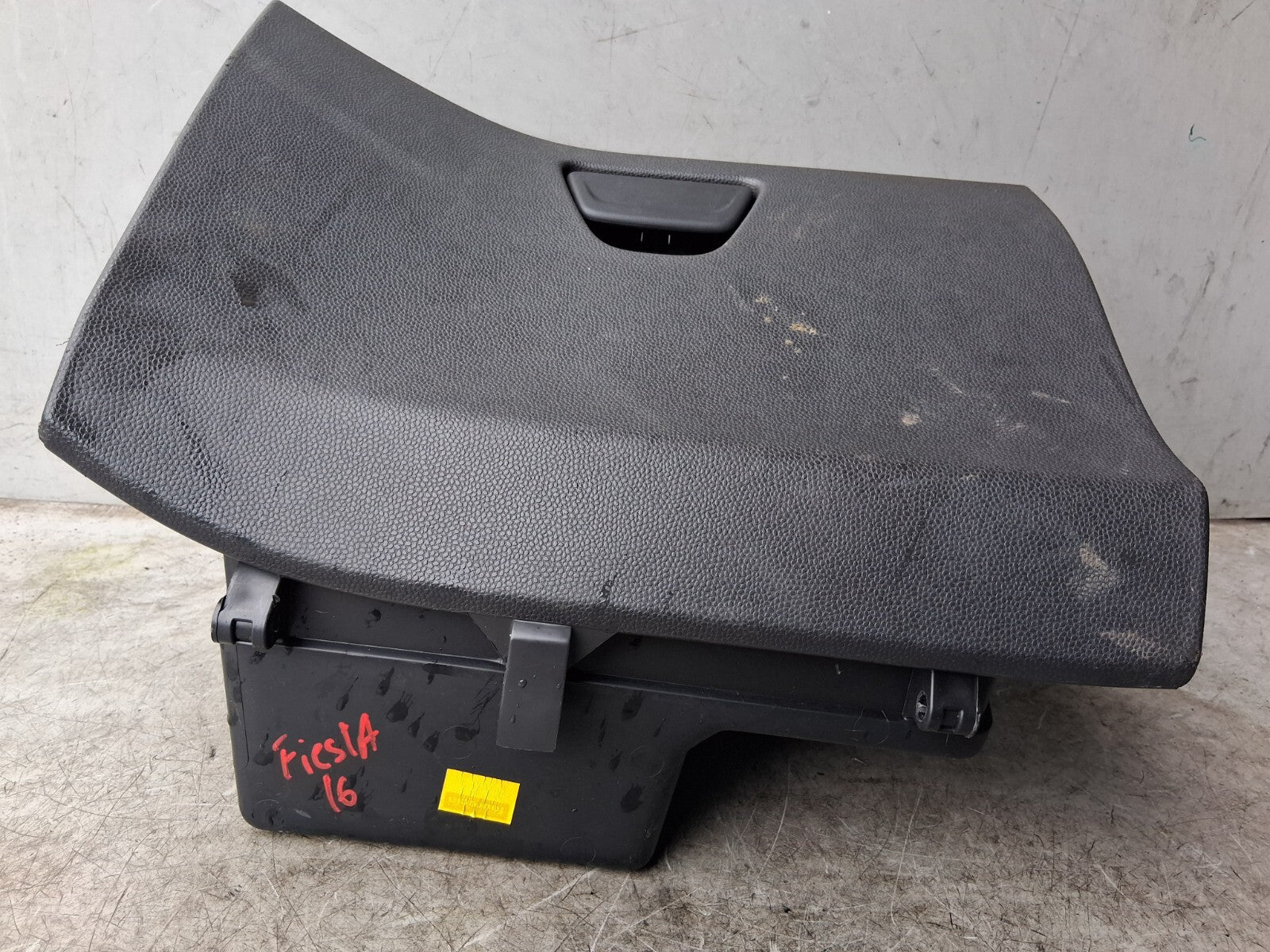 FORD FIESTA MK7 2016 DASHBOARD GLOVE BOX FRONT STORAGE COMPARTMENT BA61A06010