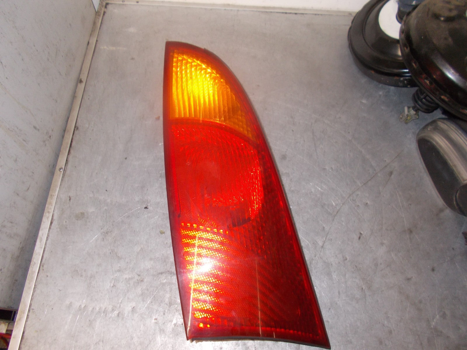 FORD FOCUS 2003 MK1 OSR DRIVER SIDE REAR LIGHT TAIL LIGHT