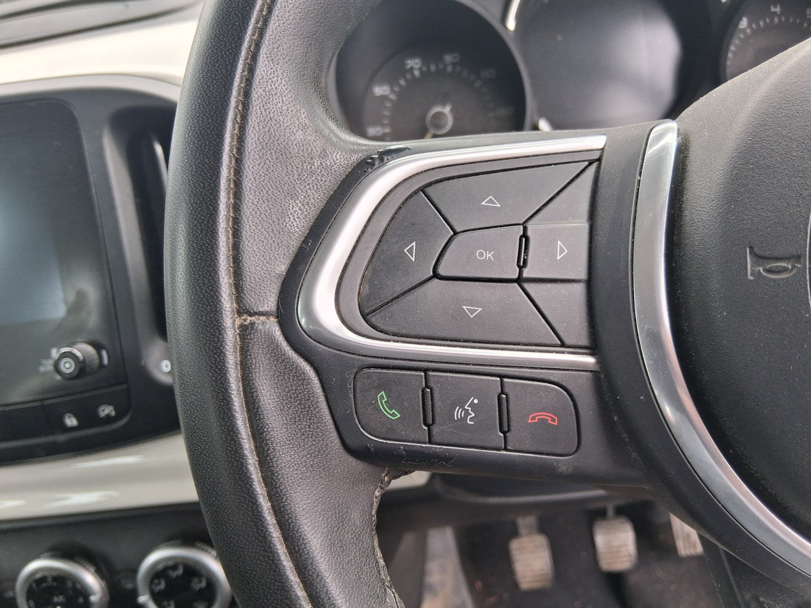 2019 FIAT 500L HATCH 3 SPOKE MULRIFUNCTION LEATHER STEERING WHEEL NO AIRBAG