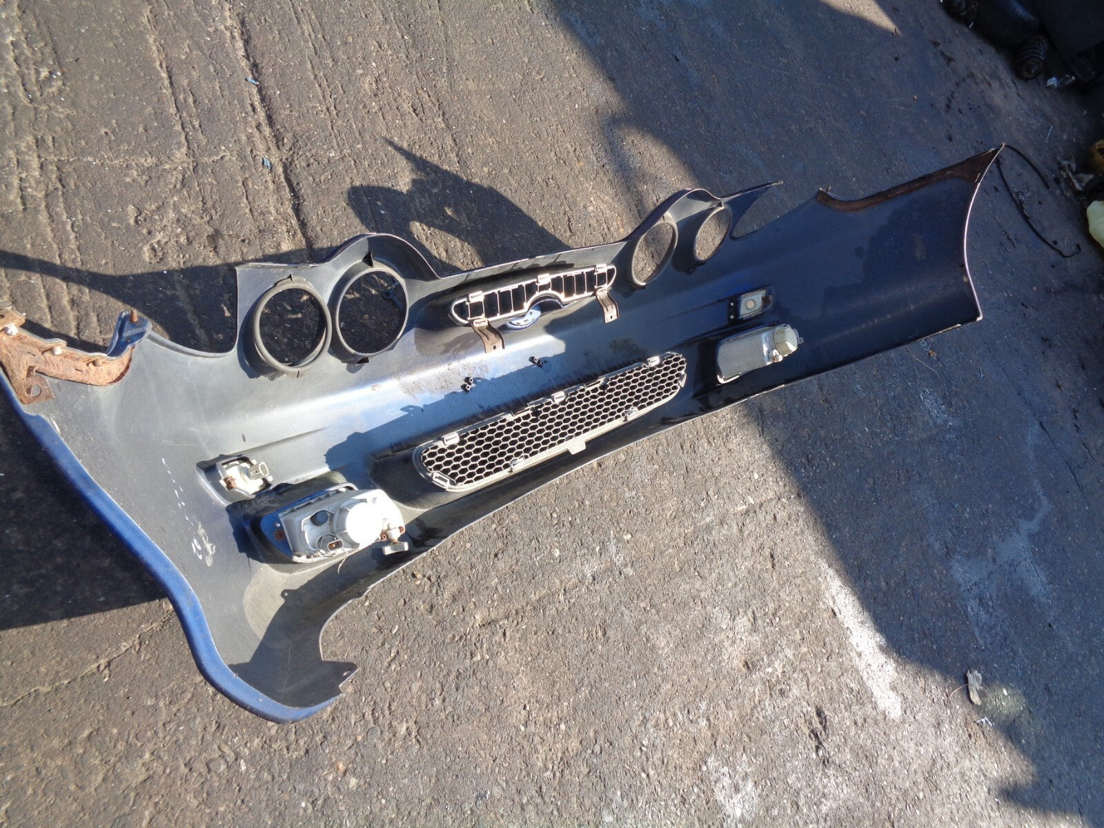 HYUNDAI COUPE BLUE FRONT BUMPER WITH FOG LIGHTS AND INDICATORS 1999 -2000 MK1
