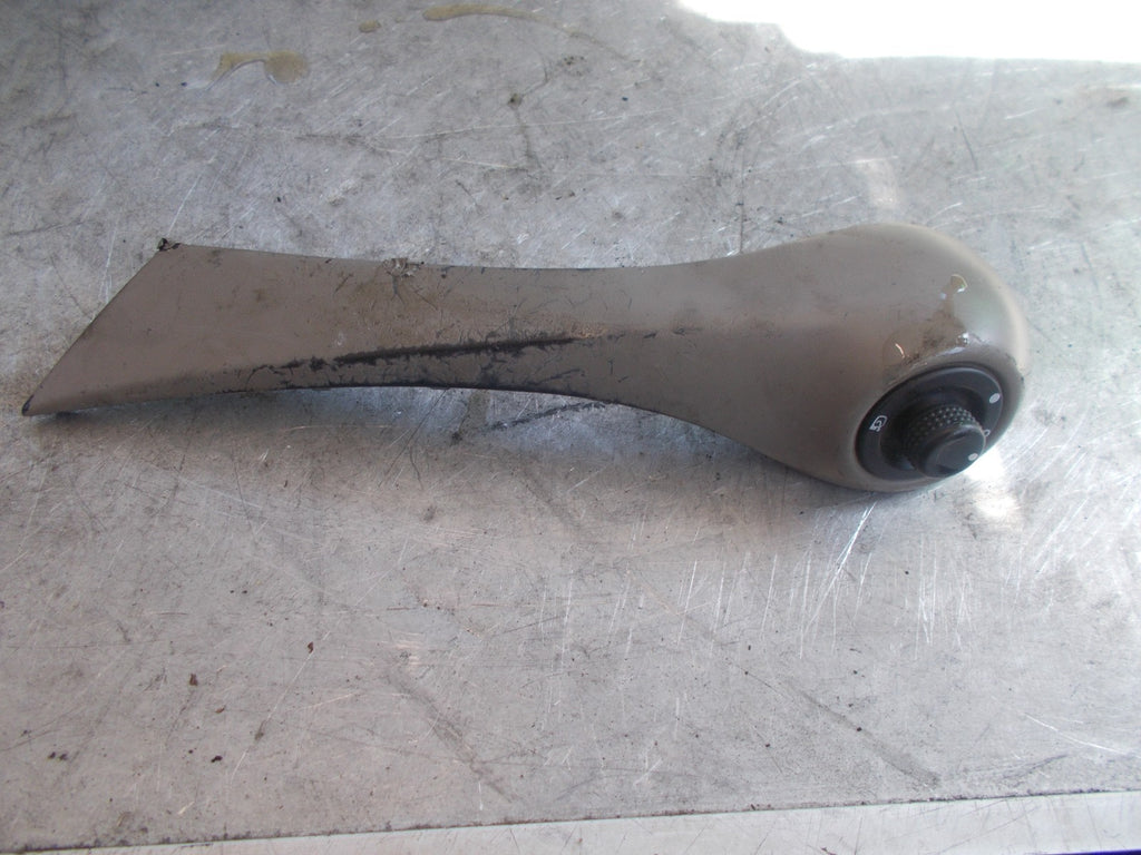 RENAULT MEGANE MK2 2006 OS OFF SIDE FRONT INTERIOR DOOR TRIM & SWITCH 8200297165