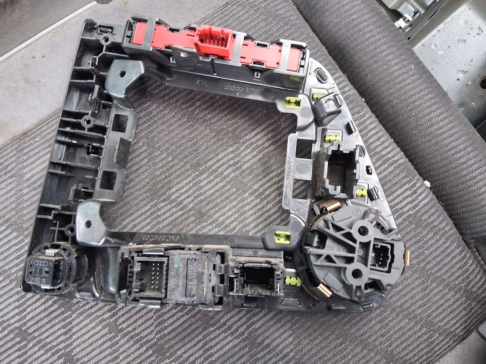 2023 VOLKSWAGEN TIGUAN MK2 CENTRE CONSOLE GEAR STICK SURROUND TRIM PANEL