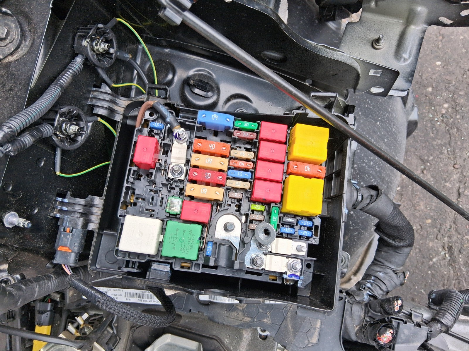 2023 VAUXHALL GRANDLAND FUSE BOX RELAY BOX 9678633380