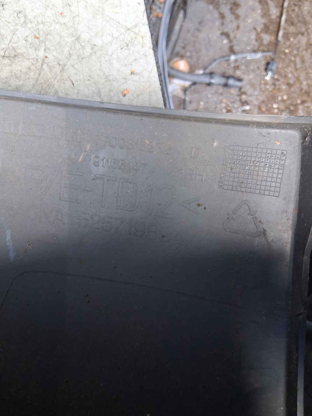 2005 VAUXHALL VIVARO OSR DRIVER SIDE REAR RIGHT BUMPER CORNER 91166147