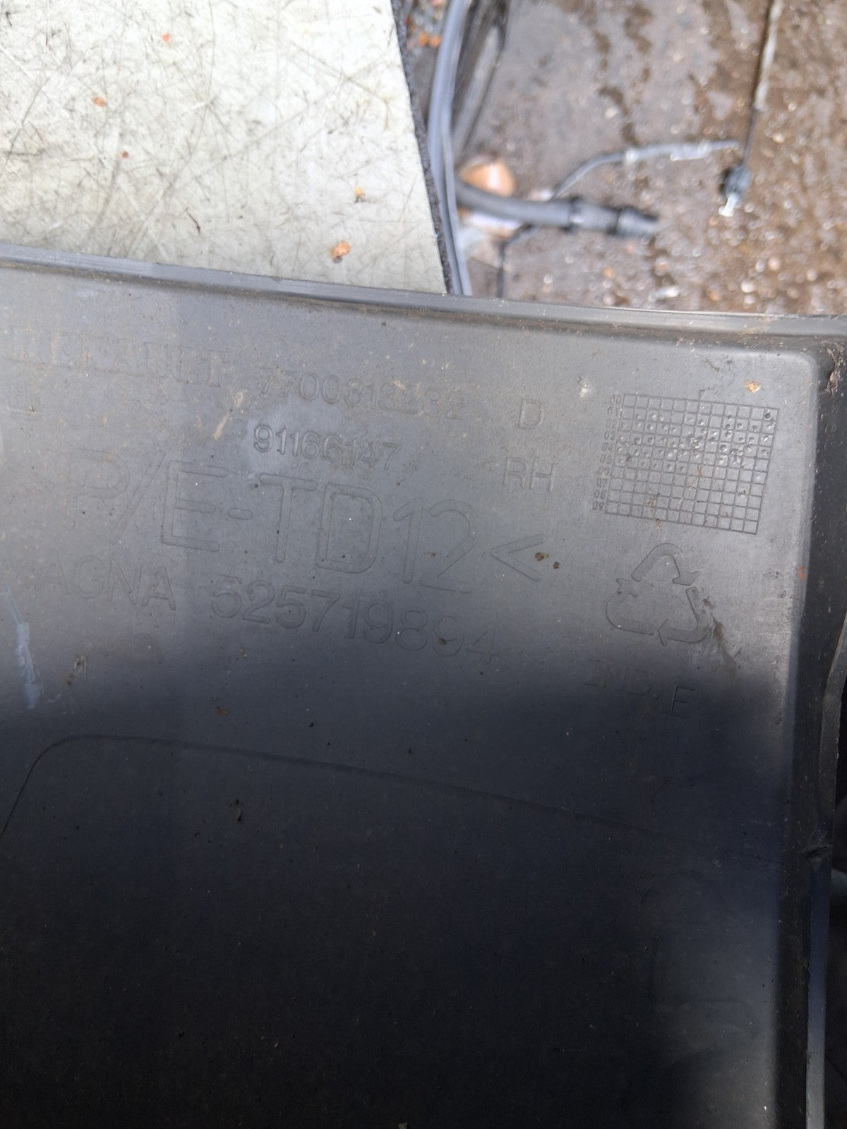2005 VAUXHALL VIVARO OSR DRIVER SIDE REAR RIGHT BUMPER CORNER 91166147