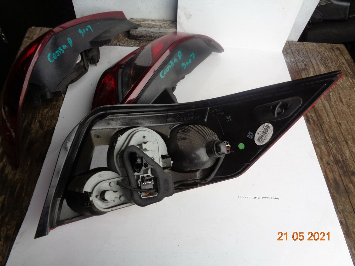 RENAULT MEGANE MK2 2005 CONVERTIBLE PASSENGER REAR BRAKE TAIL LIGHT 8200142688