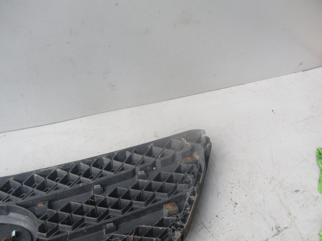 KIA CEED 2008 FRONT CENTRE BUMPER GRILL 863501H000