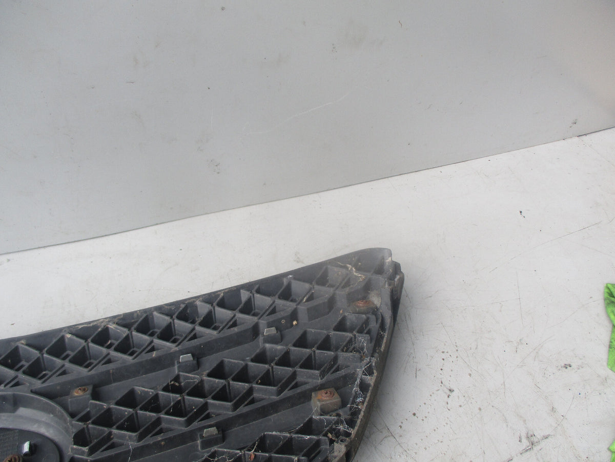 KIA CEED 2008 FRONT CENTRE BUMPER GRILL 863501H000
