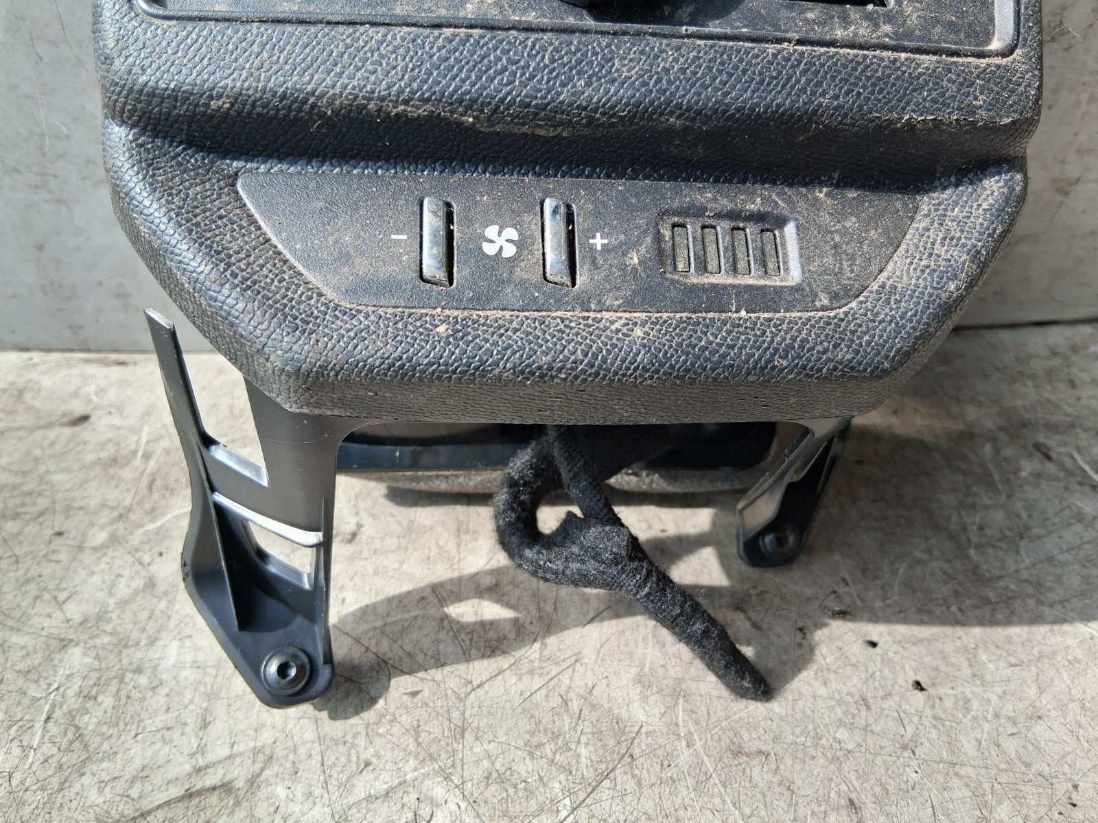 2019 PEUGEOT 5008 MK2 FRONT DASHBOARD CENTRE AIR VENT