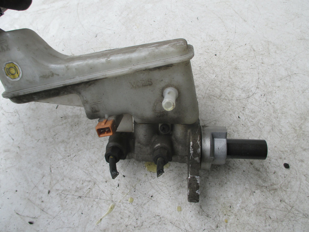 HYUNDAI I30 2014 MK2 BRAKE MASTER CYLINDER RESERVOIR BOTTLE TANK ASSEMBLY UNIT