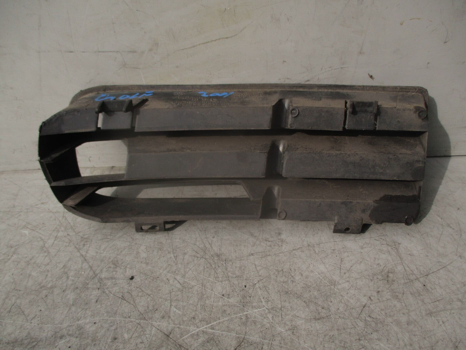 2001 VOLKSWAGEN GOLF MK4 NSF PASSENGER FRONT BUMPER FOG GRILL 1J0853665B