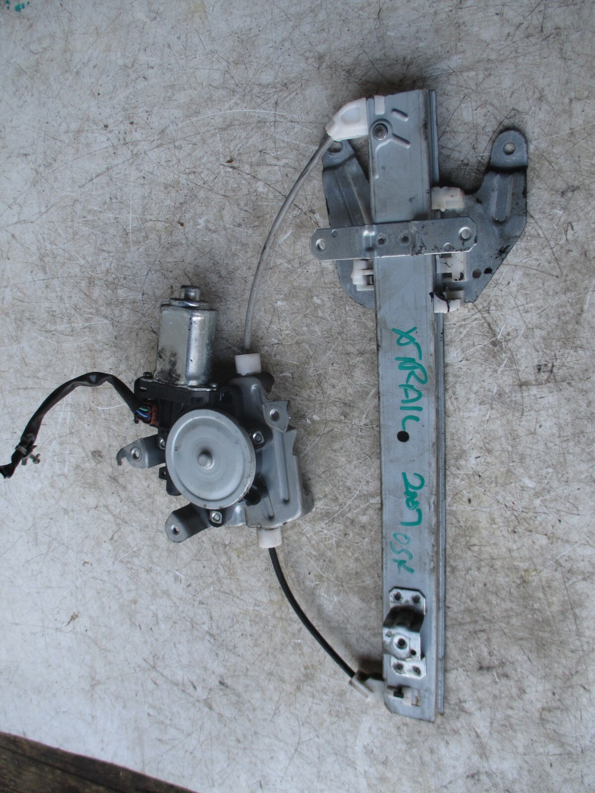 NISSAN X TRAIL OSR DRIVER SIDE WINDOW MOTOR REGULATOR 807308991C 2174075A