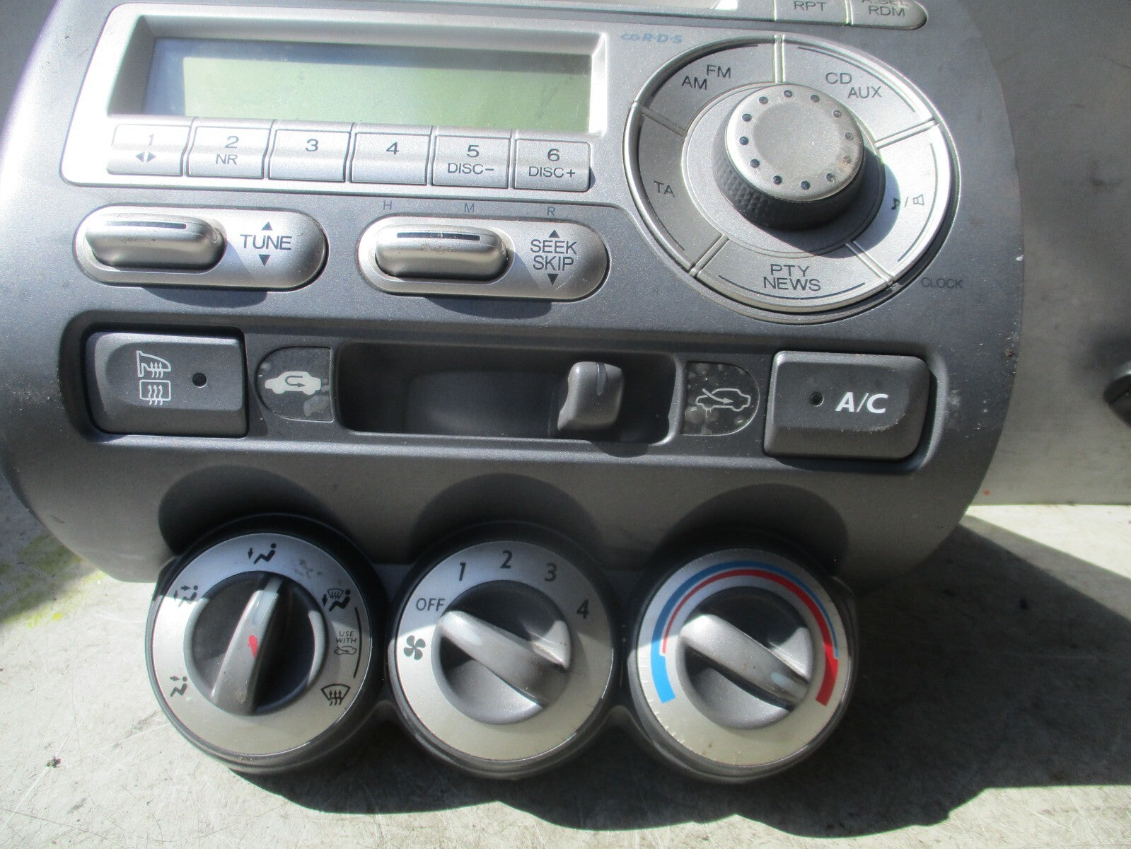 HONDA JAZZ 2004 MK2 RADIO STEREO CD PLAYER HEATER CONTROL SWITCH 39100SAAE312N5