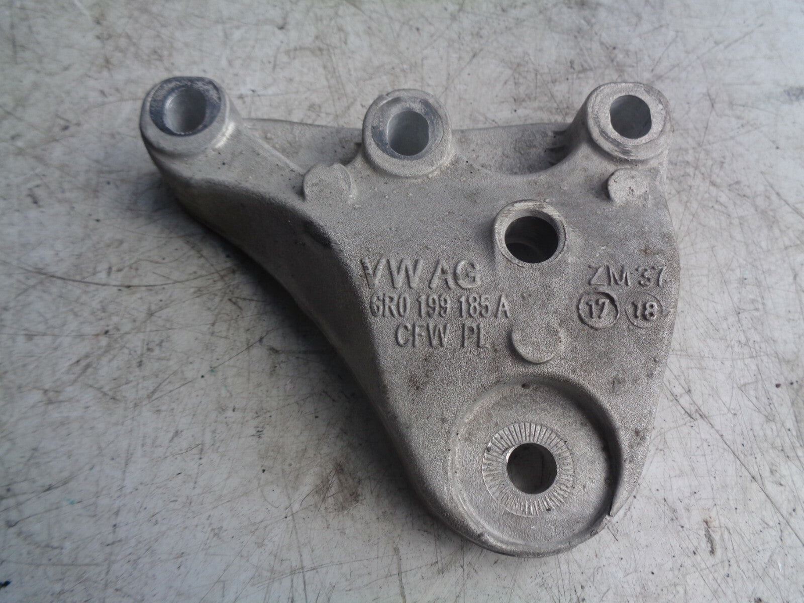 SKODA FABIA 2018 MK3 NJ 1.0 PETROL ENGINE MOUNT BRACKET 6R0199185A