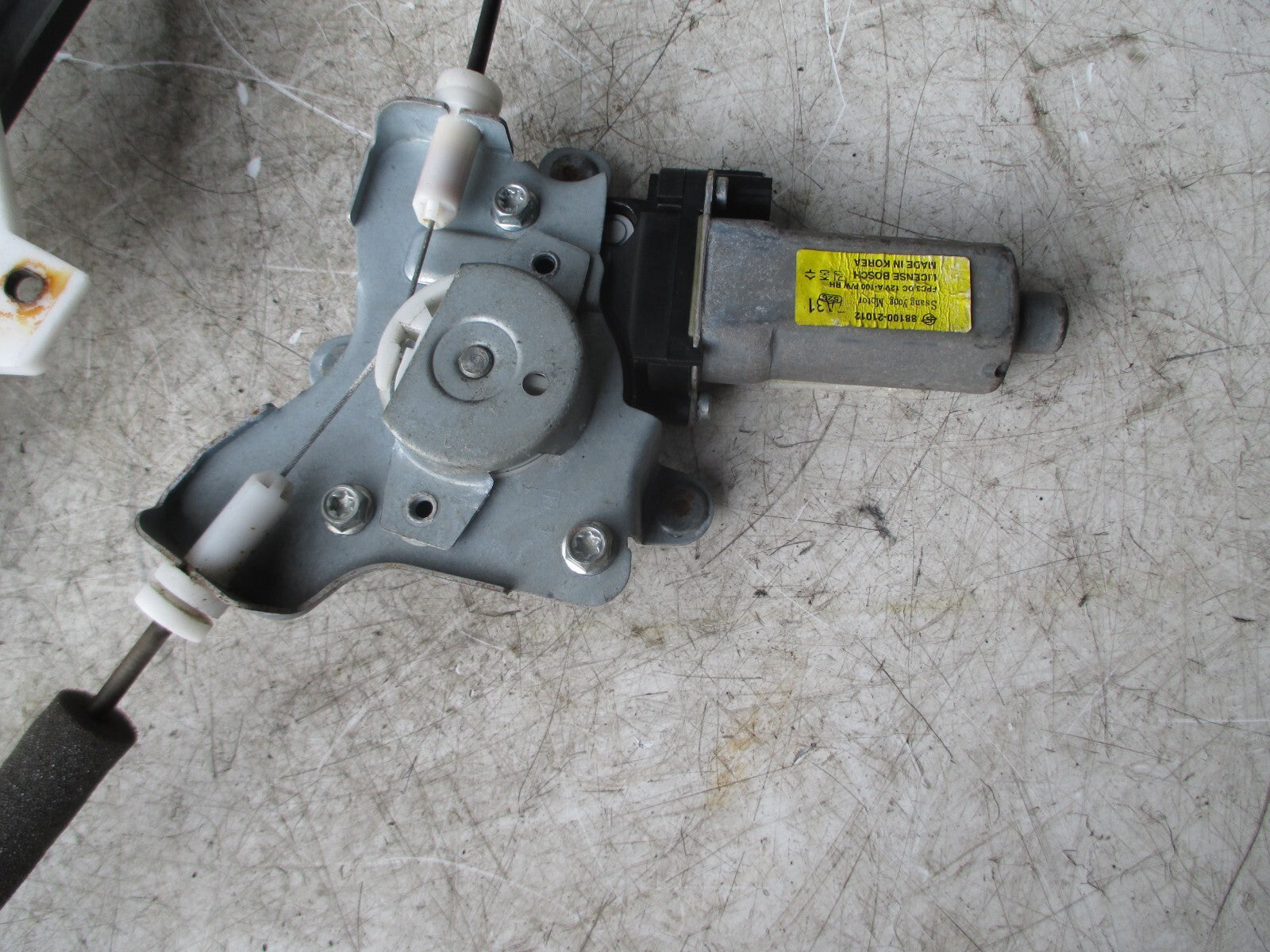SSANGYONG KYRON 2009 2.0 DIESEL OSR DRIVER SIDE WINDOW MOTOR REGULATOR