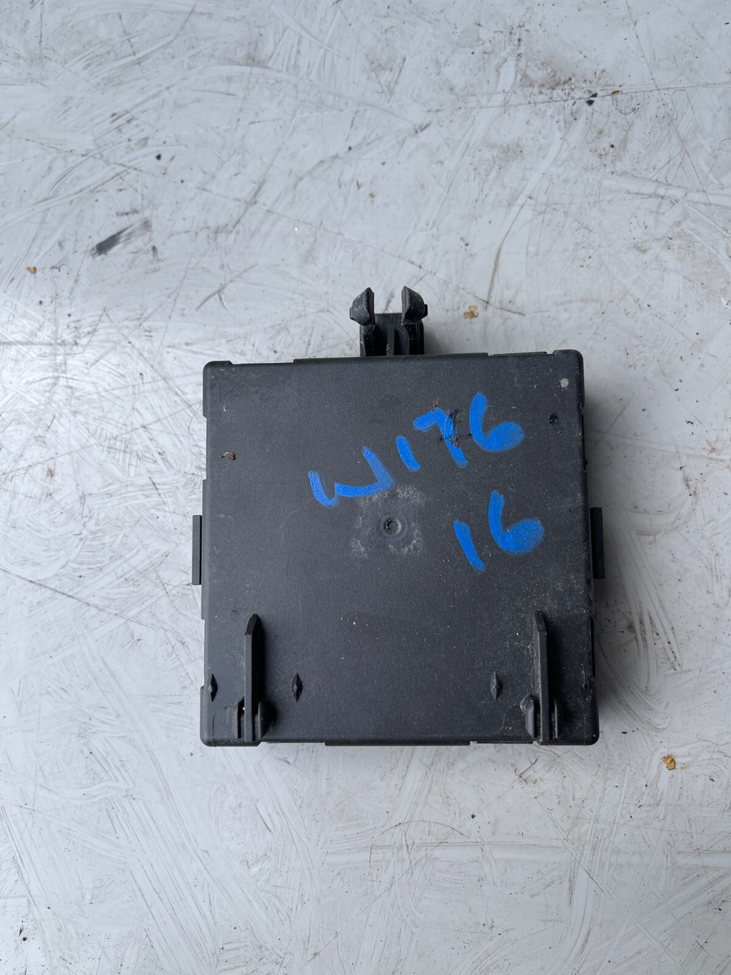 MERCEDES W176 2016 FRONT DOOR CONTROL MODULE A1669000618