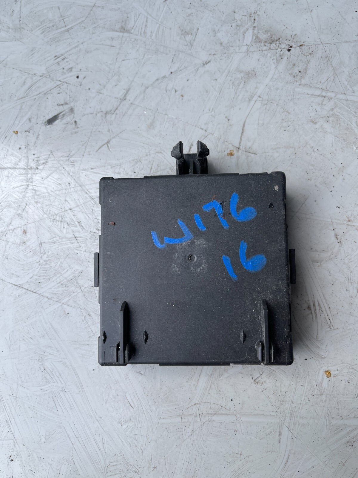 MERCEDES W176 2016 FRONT DOOR CONTROL MODULE A1669000618