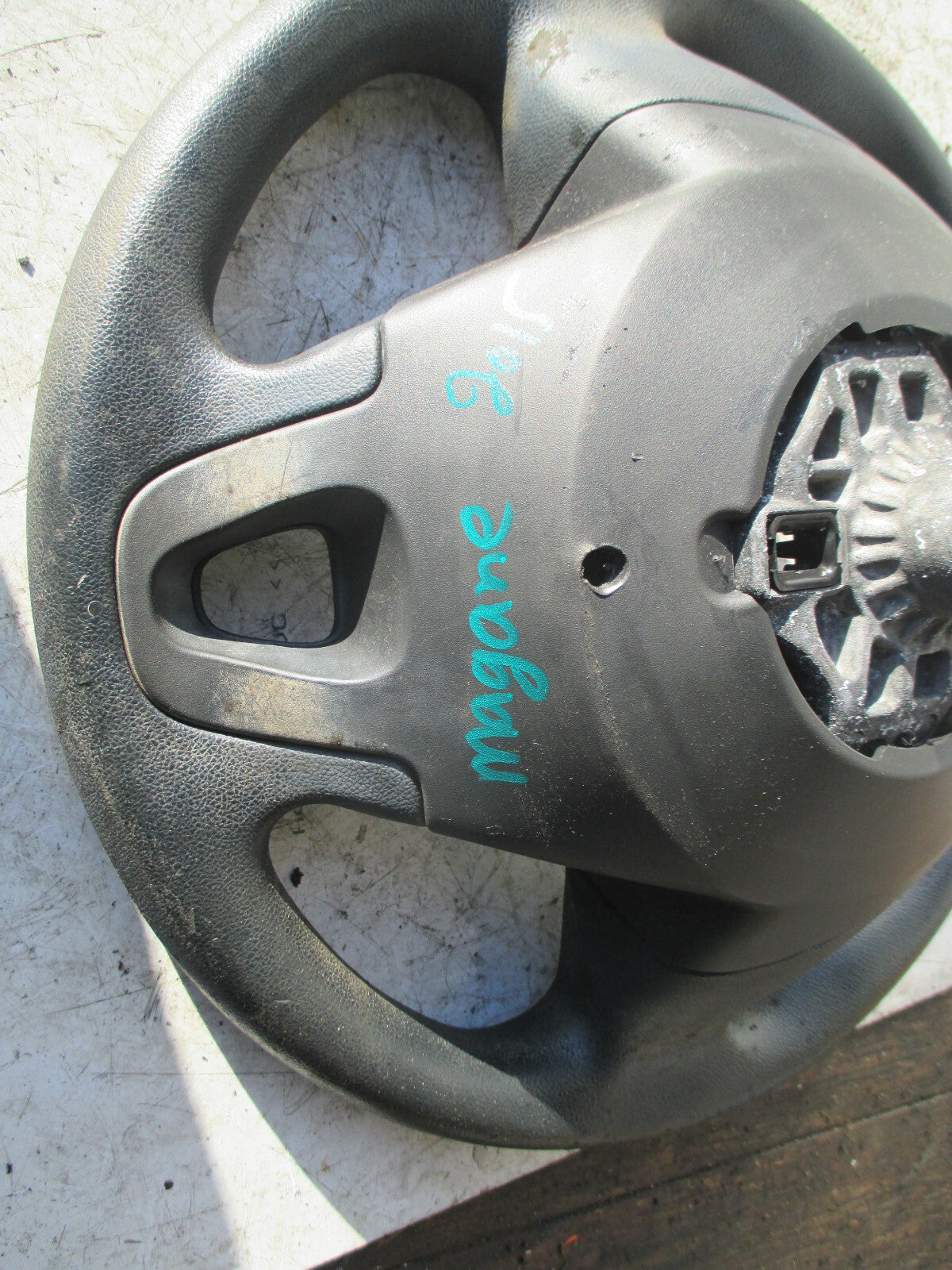 RENAULT MEGANE MK3 2015 3 SPOKE STEERING WHEEL