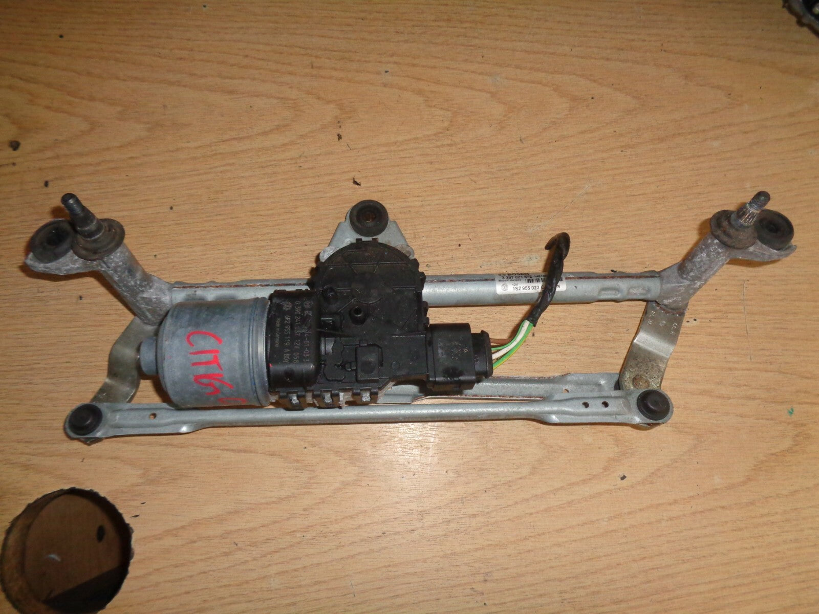 VOLKSWAGEN UP 2013-17 WIPER MOTOR FRONT & LINKAGE 1S2955023C
