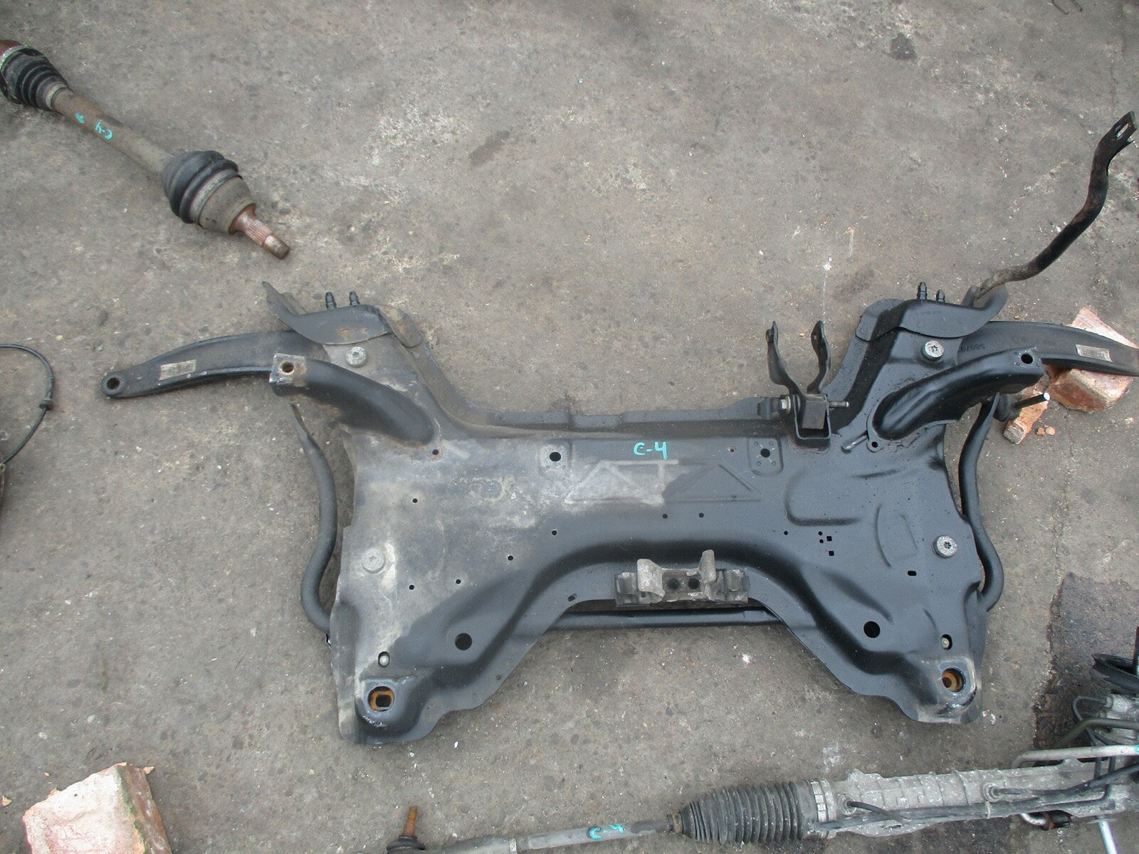 CITROEN C4 2006 FRONT SUBFRAME AND NEAR OFF SIDE WISHBONE 7ATGS11340582
