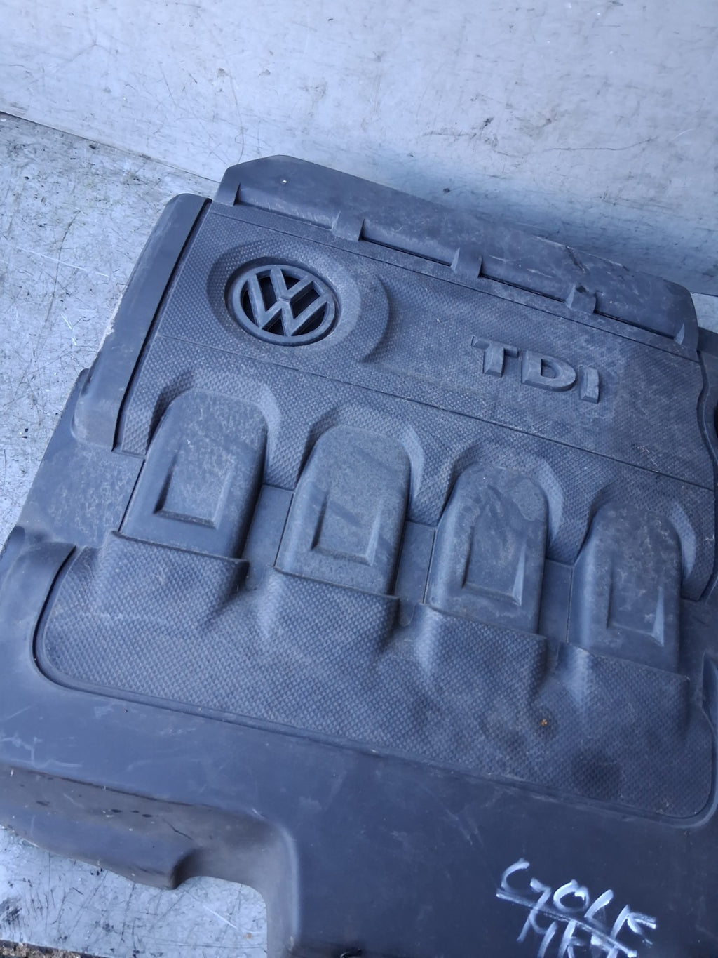 2013 VW VOLKSWAGEN GOLF MK7 ENGINE COVER 04L103925J