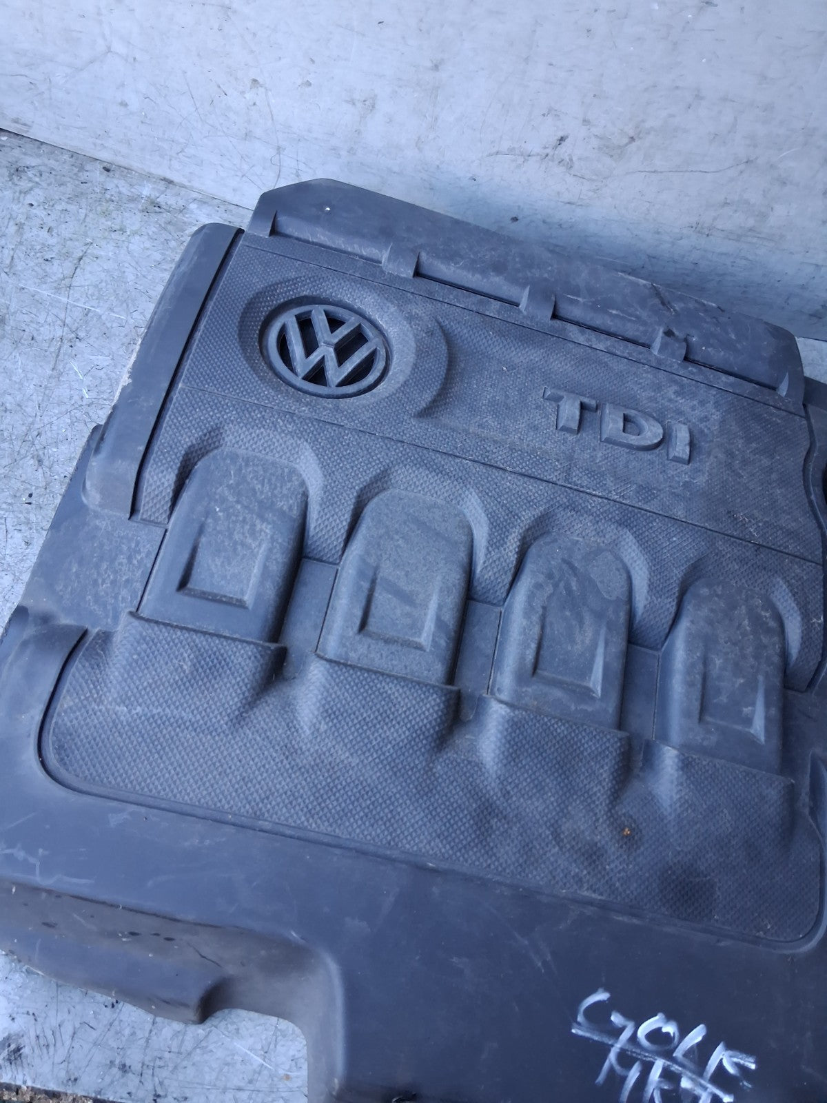 2013 VW VOLKSWAGEN GOLF MK7 ENGINE COVER 04L103925J