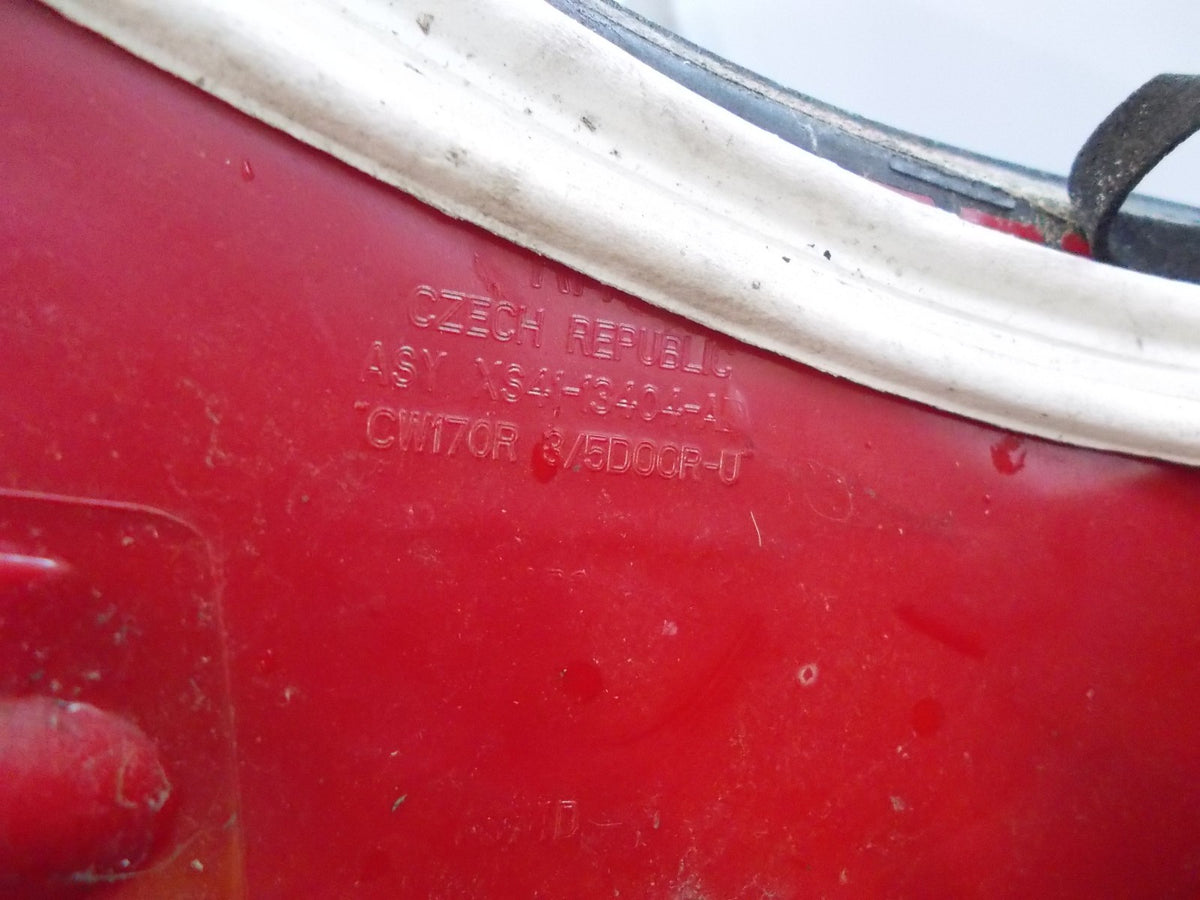 2004  FORD FOCUS MK1 HATCHBACK OSR DRIVER REAR TAIL LIGHT LAMP 1M5113404AB