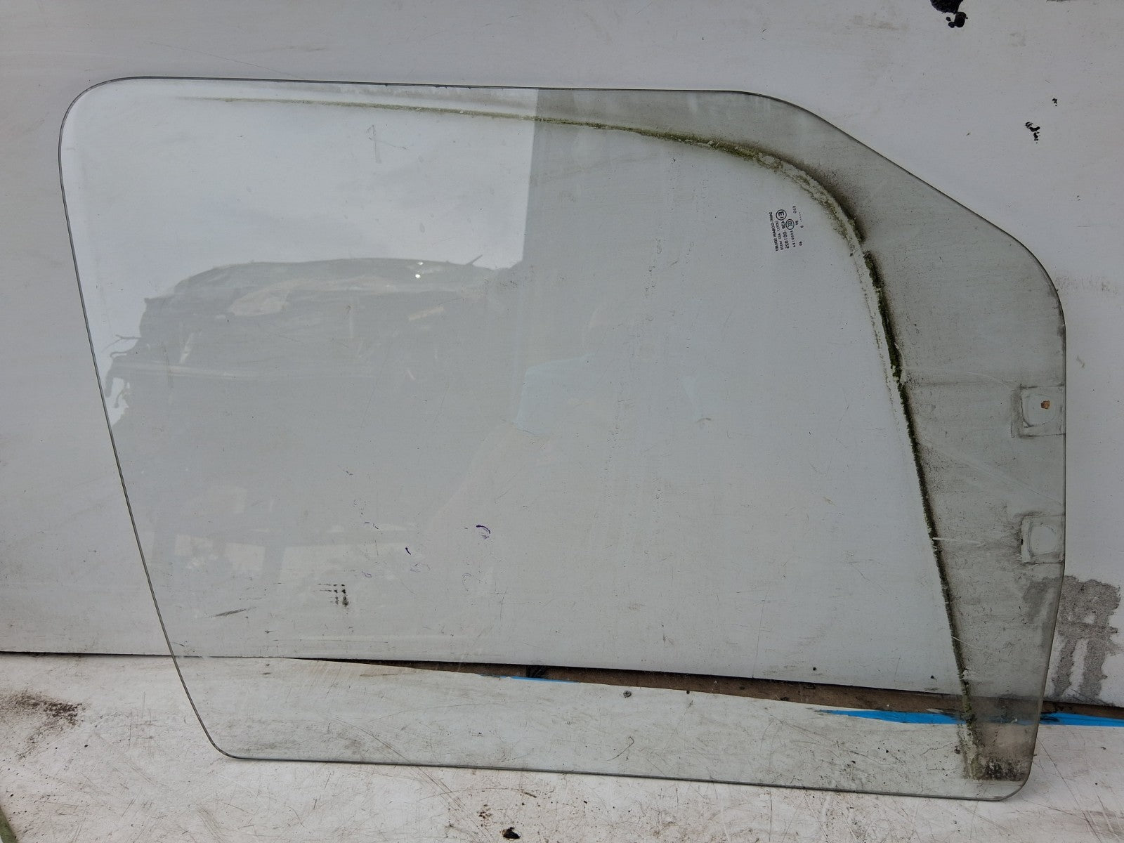 2010 MERCEDES BENZ SPRINTER W906 OSF DRIVER SIDE FRONT RIGHT WINDOW GLASS