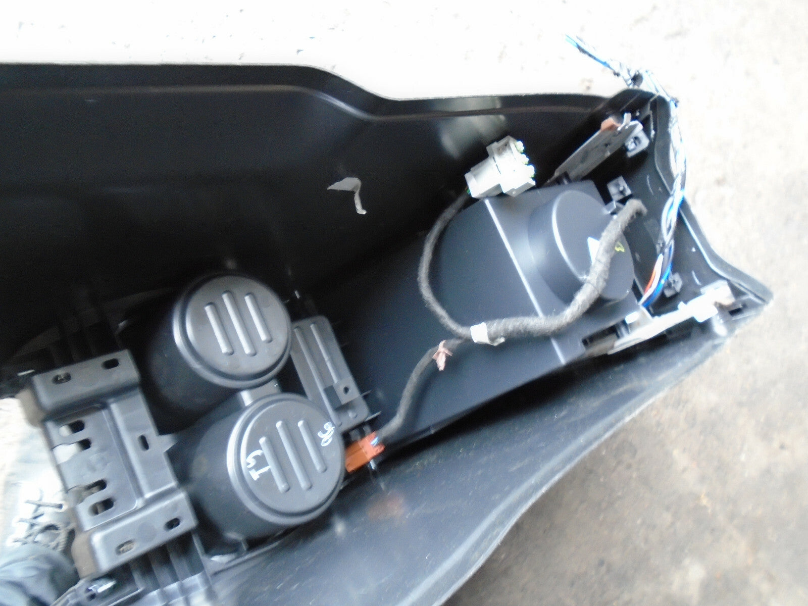 NISSAN QASHQAI J11 MK2 LOWER CENTRE CONSOLE ARMREST TRIM