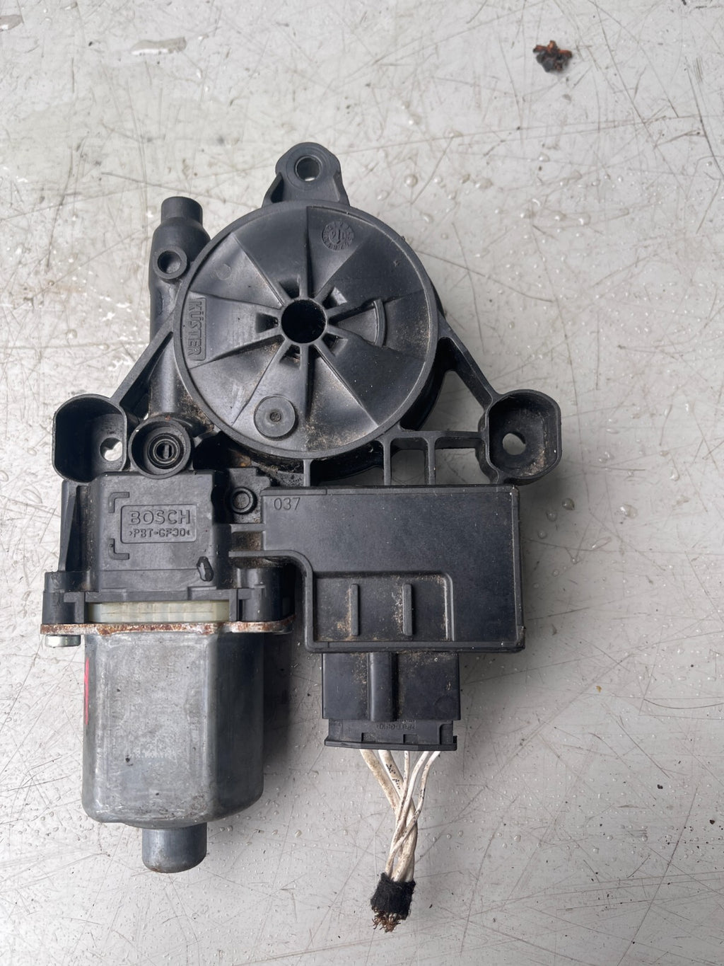 2016 VW TIGUNA PASSENGER SIDE WINDOW REGULATOR MOTOR 0130822725